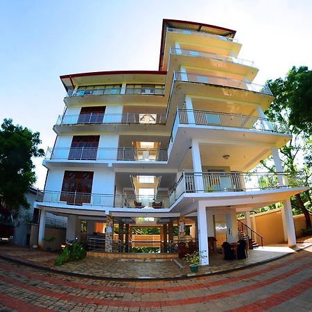 Happy Leoni Hotel Anuradhapura Eksteriør billede