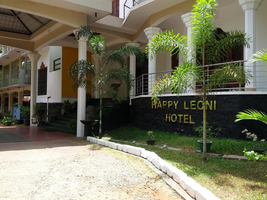 Happy Leoni Hotel Anuradhapura Eksteriør billede