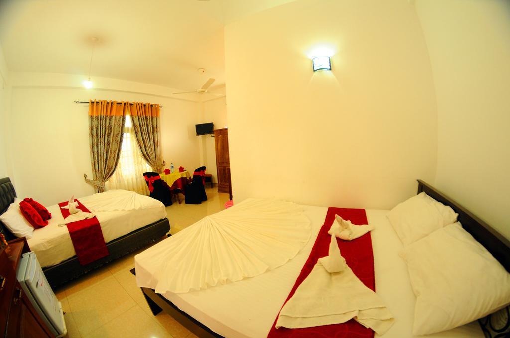 Happy Leoni Hotel Anuradhapura Eksteriør billede