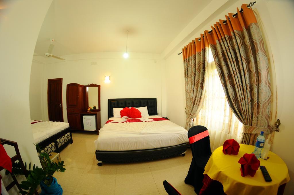 Happy Leoni Hotel Anuradhapura Eksteriør billede