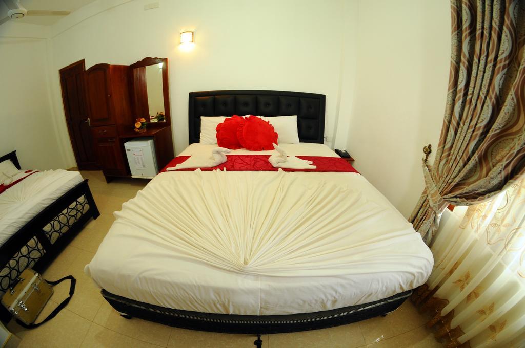 Happy Leoni Hotel Anuradhapura Eksteriør billede