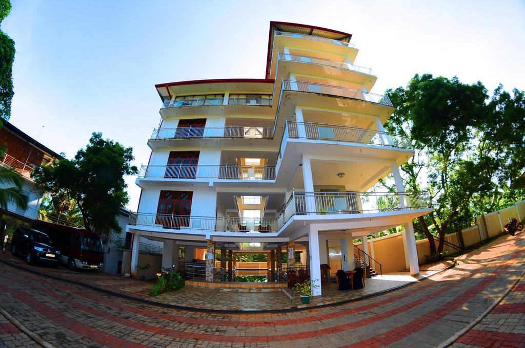 Happy Leoni Hotel Anuradhapura Eksteriør billede