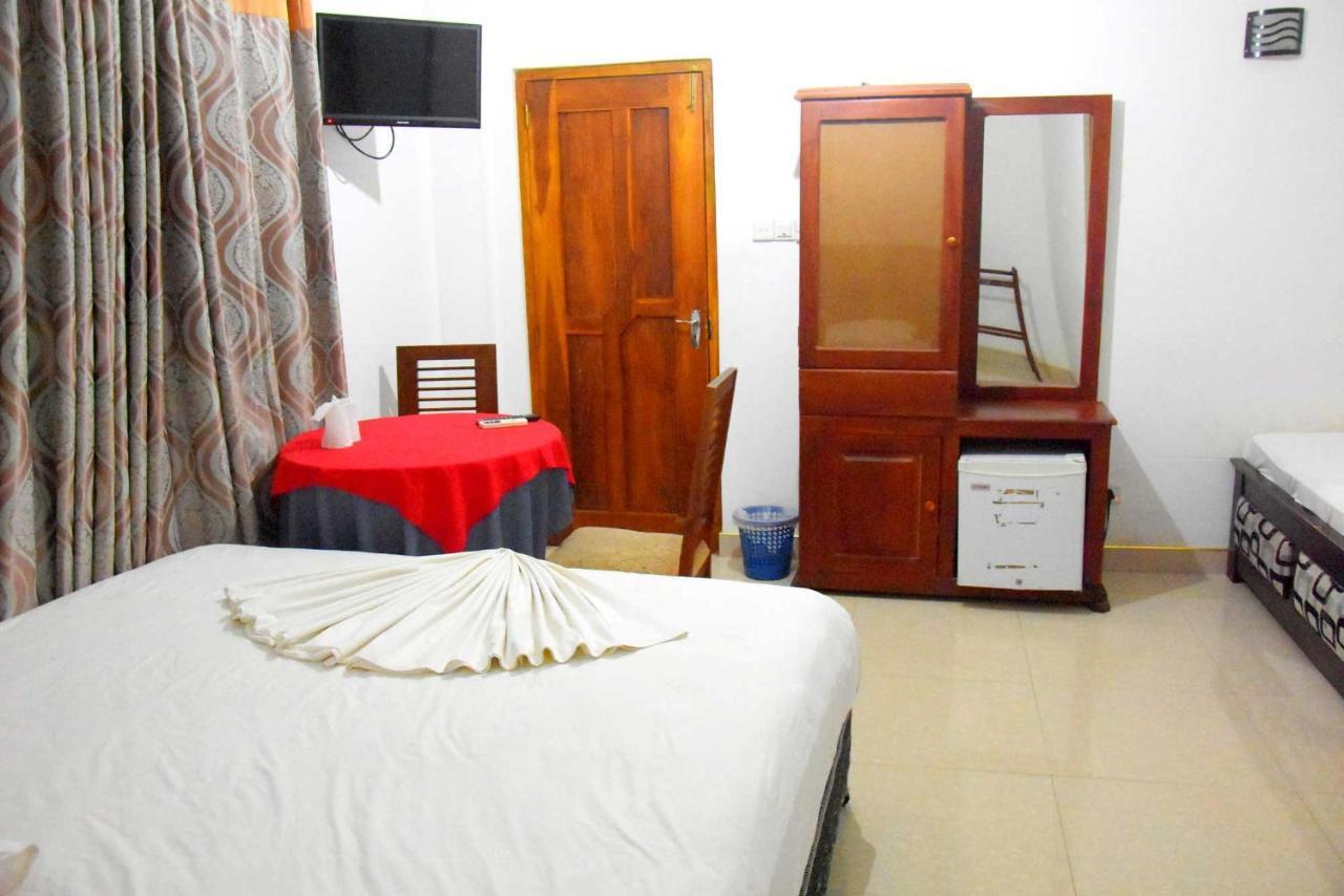 Happy Leoni Hotel Anuradhapura Eksteriør billede