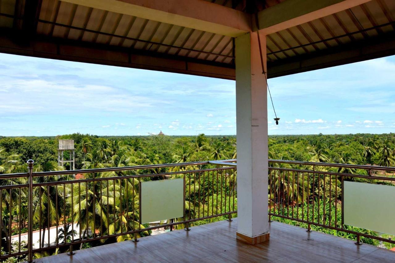 Happy Leoni Hotel Anuradhapura Eksteriør billede
